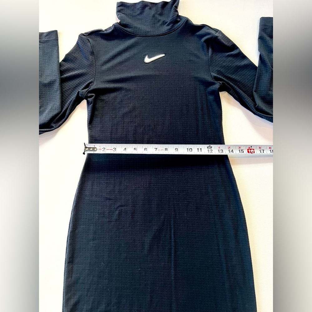 Nike NWT Swoosh Mock Neck Athletic Long Sleeve - Picture 3 of 8